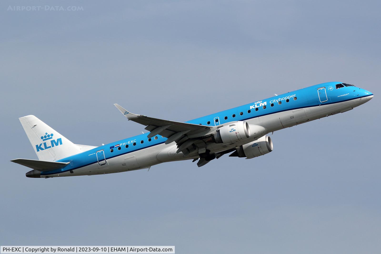 PH-EXC, 2014 Embraer 190STD (ERJ-190-100) C/N 19000659, at spl