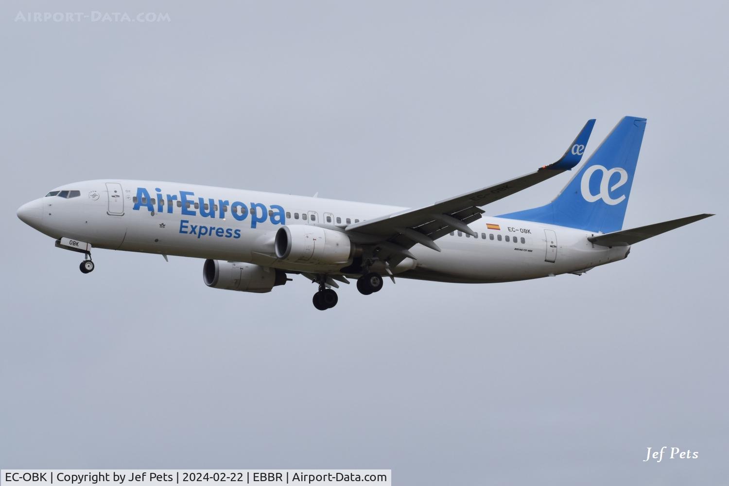 EC-OBK, 2010 Boeing 737-8GJ C/N 37365, Short final at Brussels Airport.