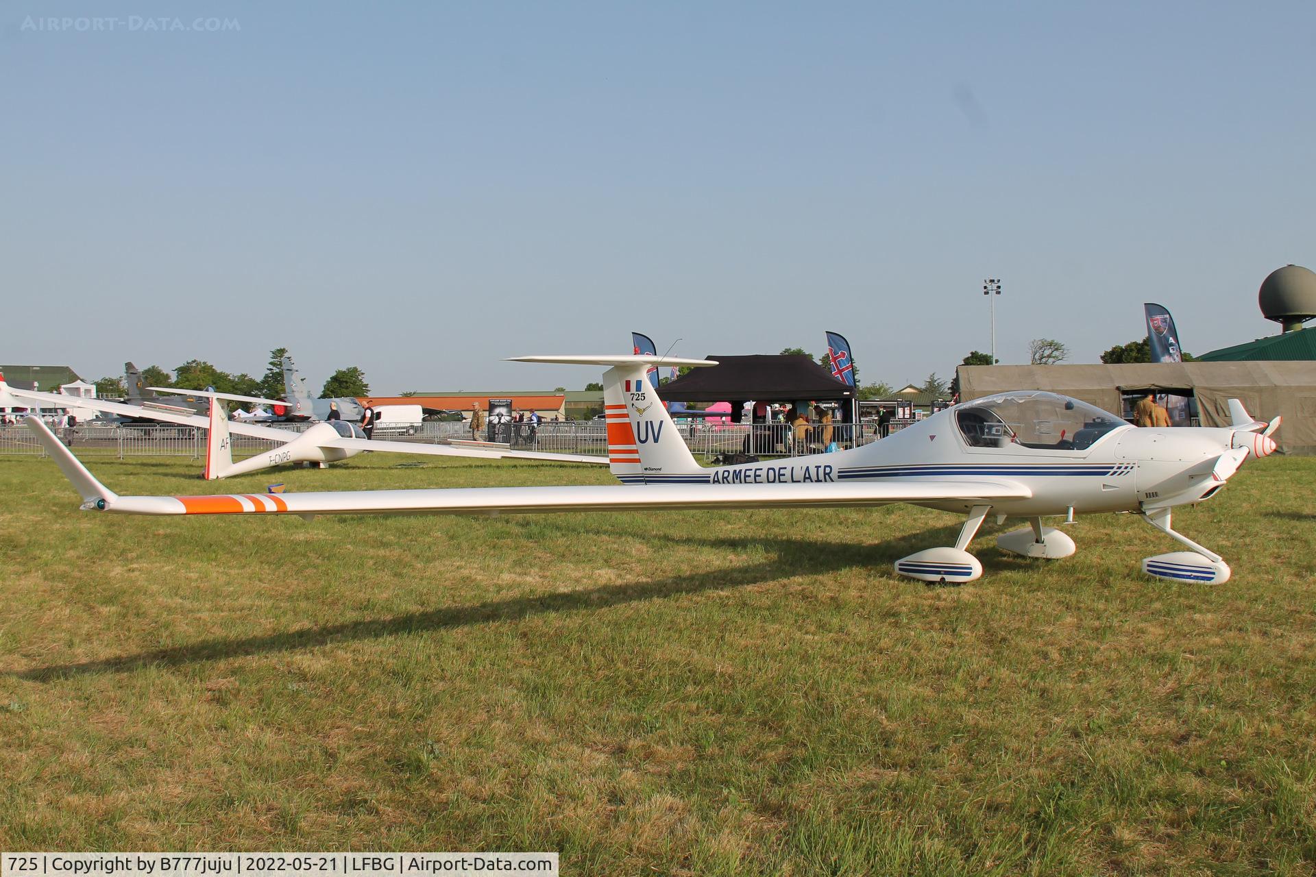 725, Diamond HK-36 TTC Super Dimona Super Dimona C/N 36725, during Cognac airshow 2022