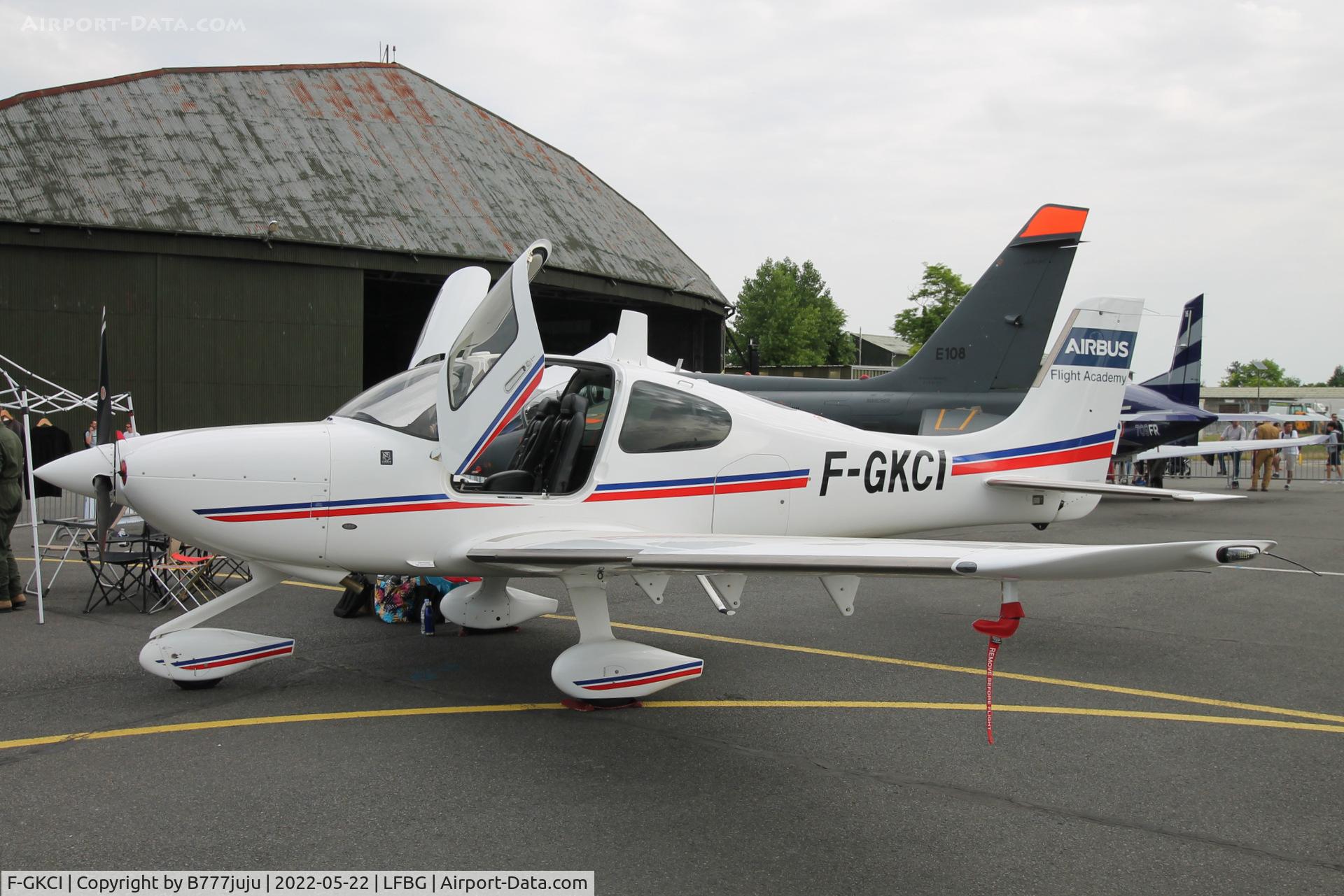 F-GKCI, Cirrus SR22 C/N 4482, during Cognac airshow 2022