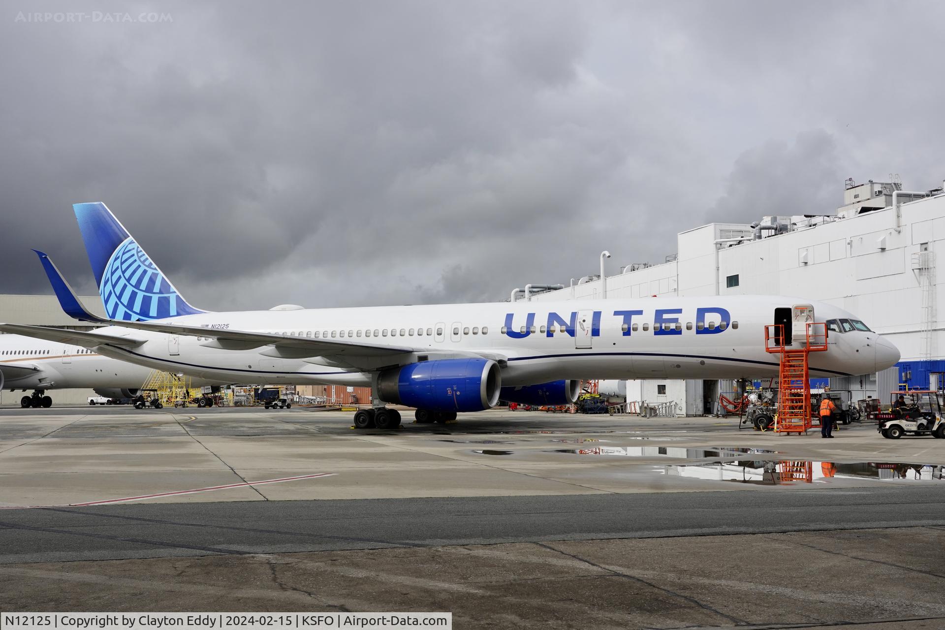 N12125, 1998 Boeing 757-224 C/N 28967, SFO 2024.