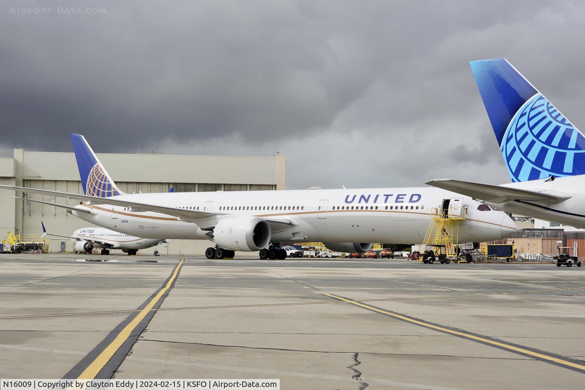N16009, 2019 Boeing 787-10 Dreamliner Dreamliner C/N 40938, SFO 2024.