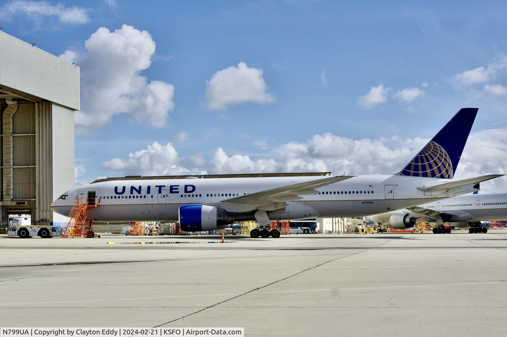 N799UA, 1998 Boeing 777-222 C/N 26926, SFO 2024.
