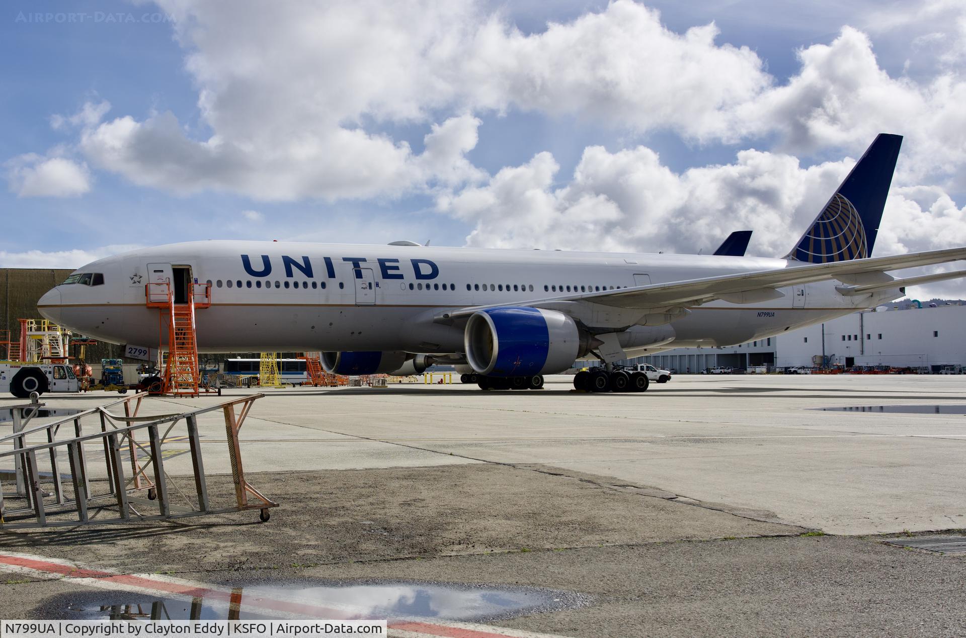 N799UA, 1998 Boeing 777-222 C/N 26926, SFO 2024.