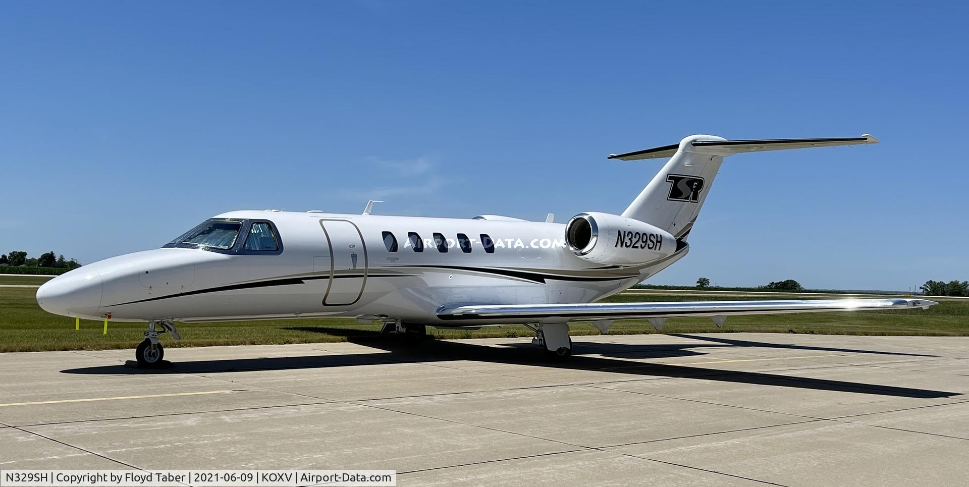 N329SH, 2015 Cessna 525C CitationJet CJ4 C/N 525C-0194, On the ramp