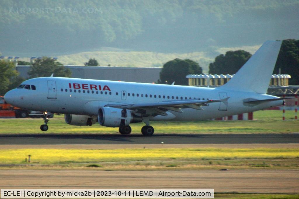 EC-LEI, 2008 Airbus A319-111 C/N 3744, Landing
