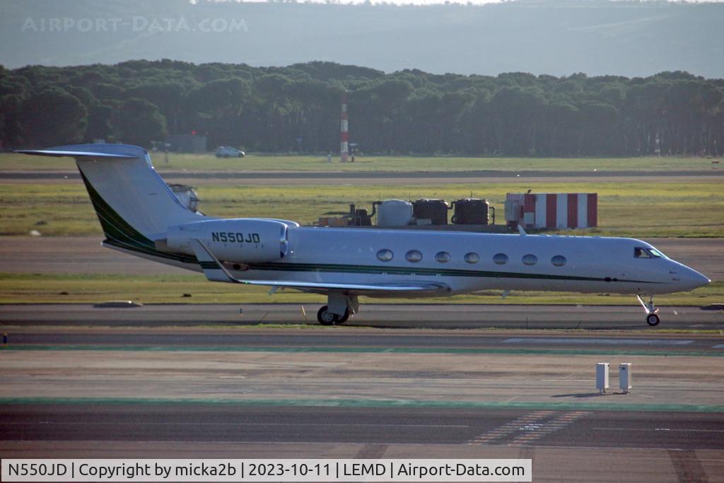 N550JD, 2004 Gulfstream Aerospace GV-SP (G550) C/N 5032, Taxiing