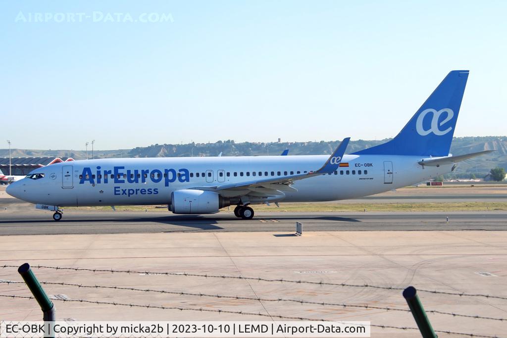 EC-OBK, 2010 Boeing 737-8GJ C/N 37365, Taxiing