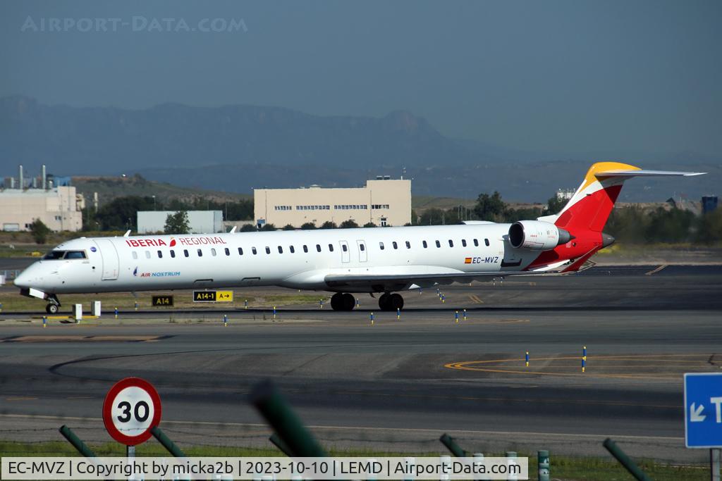 EC-MVZ, 2018 Bombardier CRJ-1000 (CL-600-2E25) C/N 19063, Taxiing