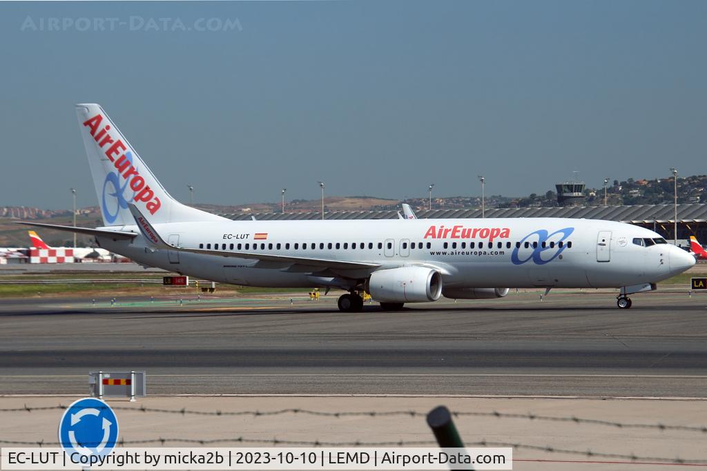 EC-LUT, 2013 Boeing 737-85P C/N 36592, Taxiing