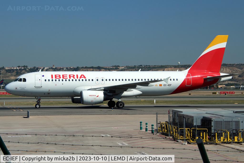 EC-IEF, 2001 Airbus A320-214 C/N 1655, Taxiing