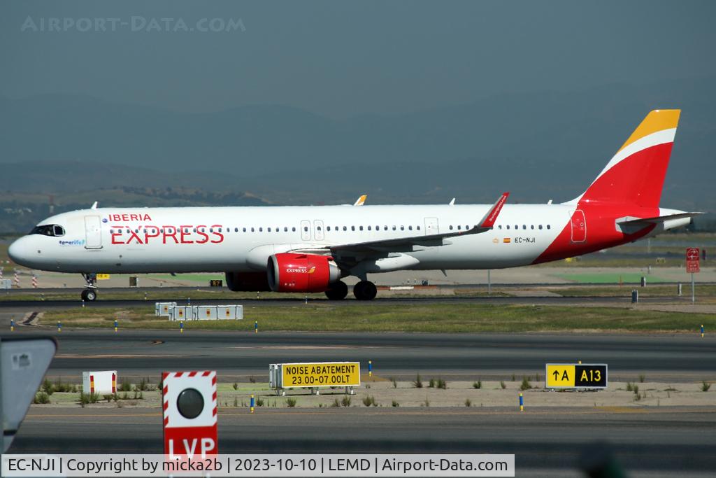 EC-NJI, 2020 Airbus A321-251NX C/N 10071, Taxiing