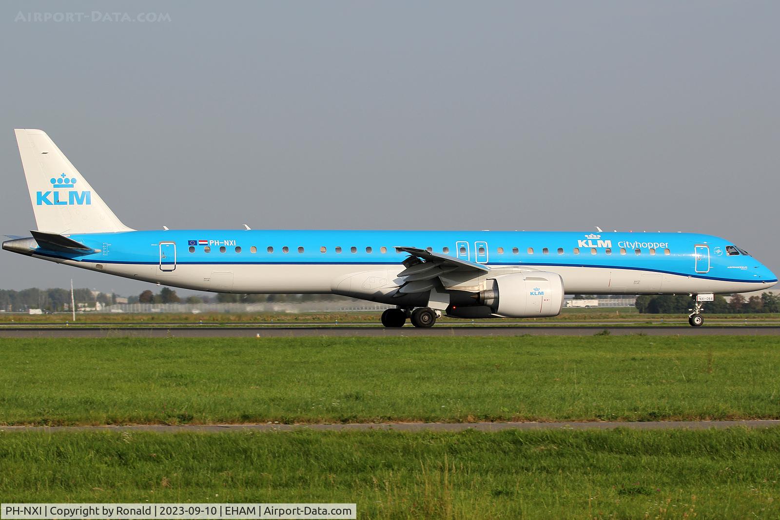 PH-NXI, 2022 Embraer E195-E2 (ERJ-190-400 STD) C/N 19020064, at spl