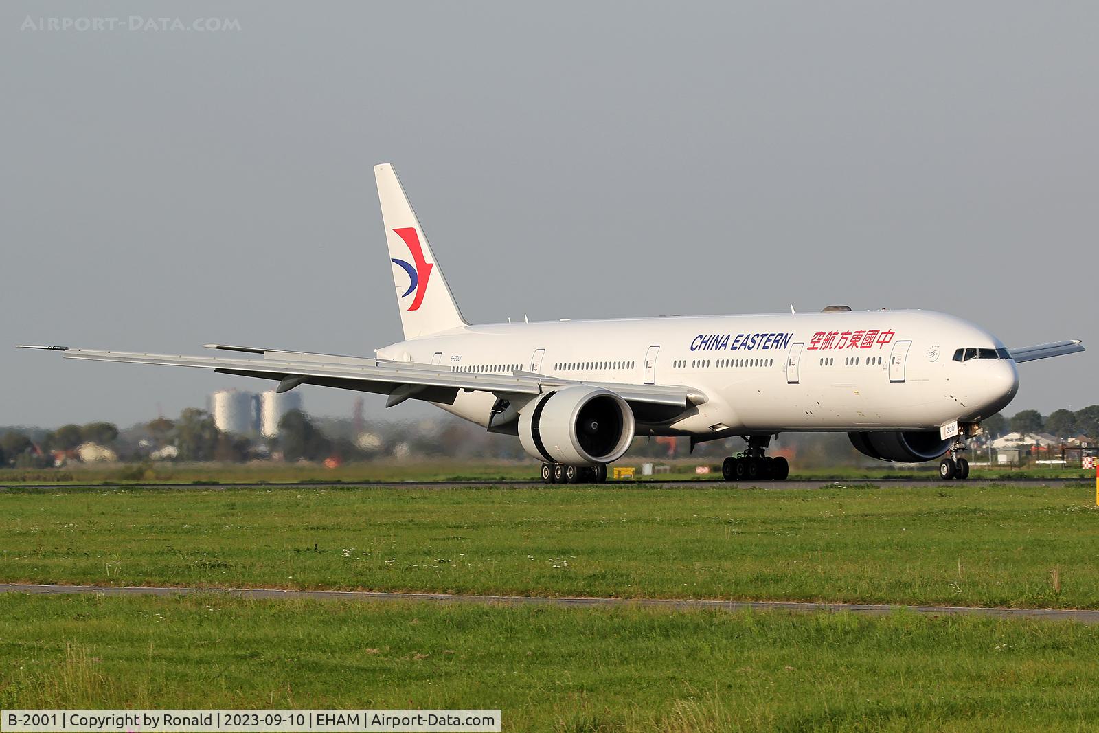 B-2001, 2014 Boeing 777-39P/ER C/N 43269, at spl