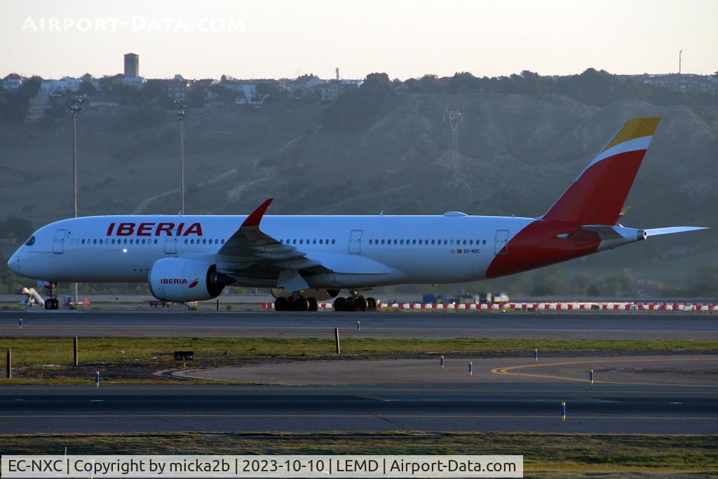 EC-NXC, 2022 Airbus A350-941 C/N 556, Taxiing
