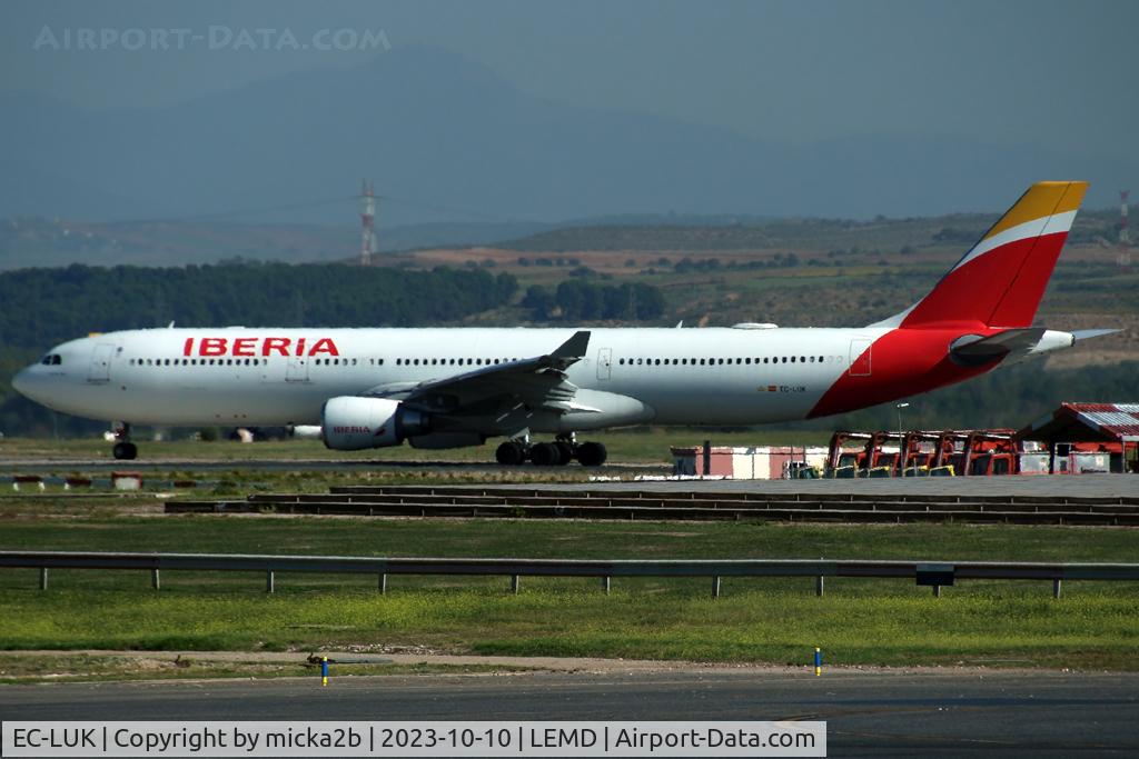 EC-LUK, 2012 Airbus A330-302 C/N 1385, Taxiing