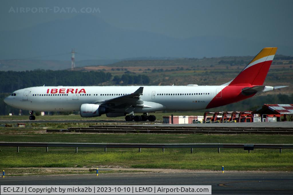 EC-LZJ, 2013 Airbus A330-302 C/N 1490, Taxiing
