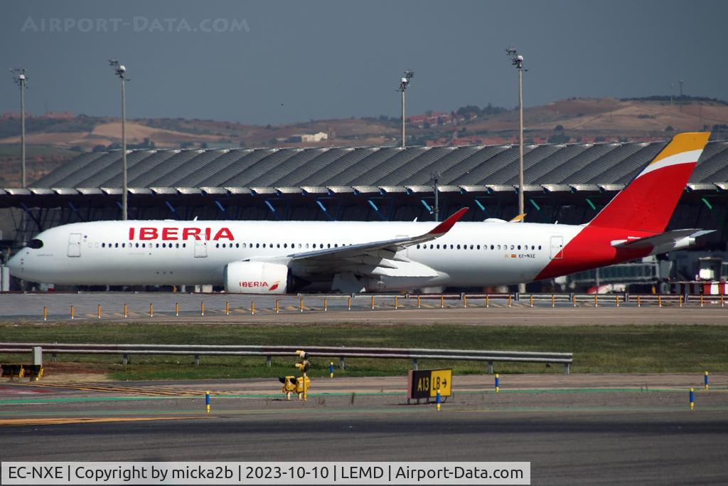 EC-NXE, 2022 Airbus A350-941 C/N 579, Taxiing
