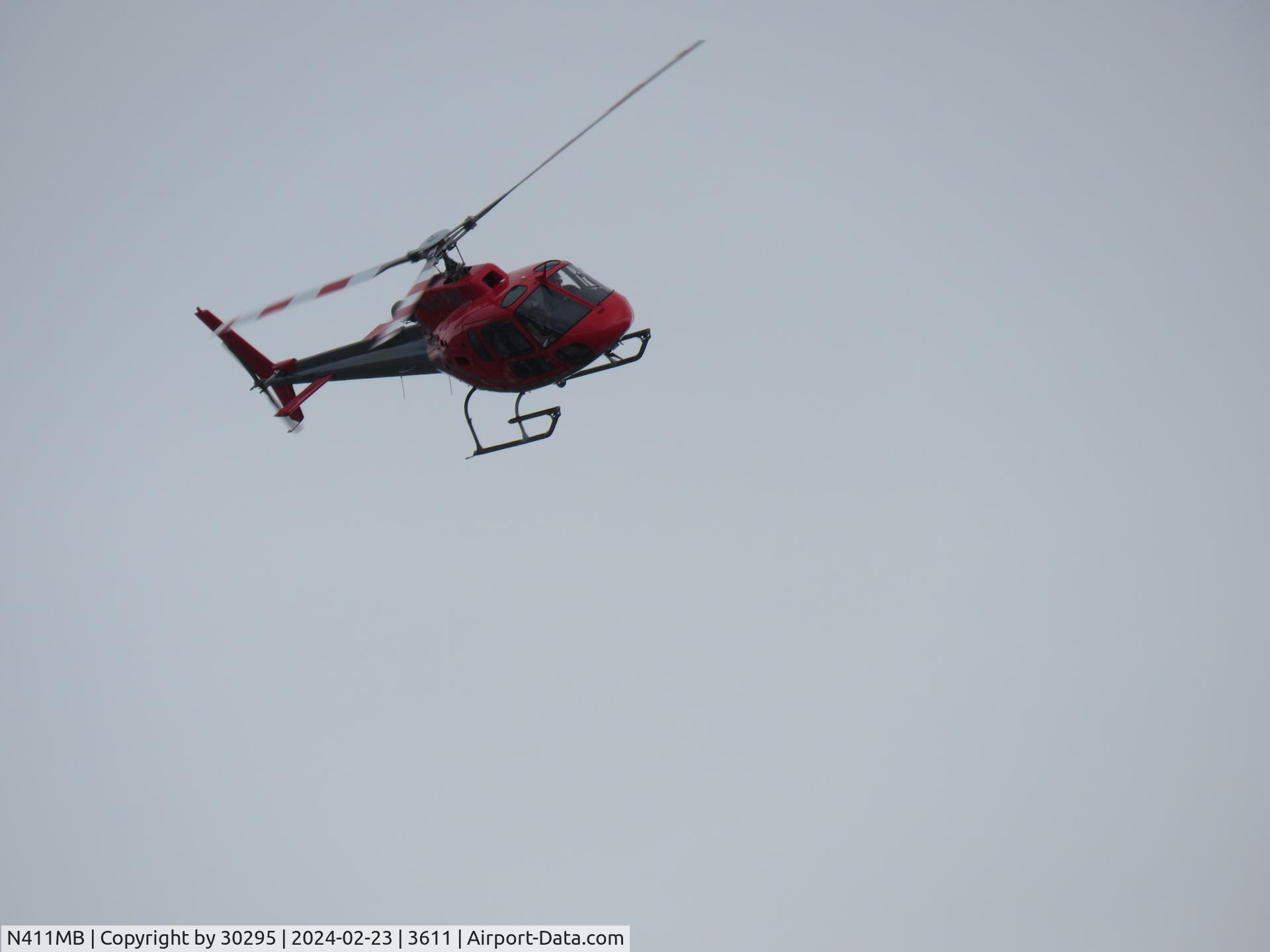 N411MB, 2000 Eurocopter AS-350B-3 Ecureuil Ecureuil C/N 3309, Turning to runway