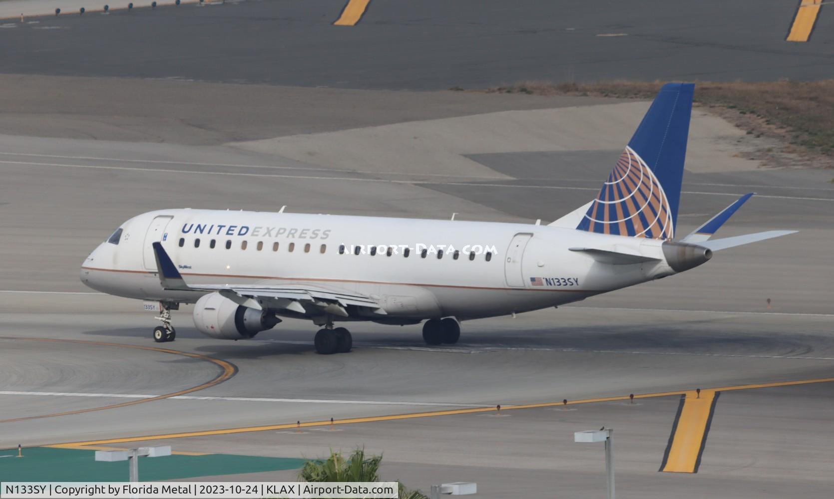 N133SY, 2015 Embraer 175LR (ERJ-170-200LR) C/N 17000452, SKW/UE E175 zx