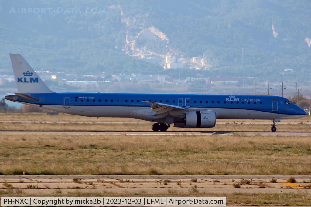 PH-NXC, 2021 Embraer E195-E2 (ERJ-190-400STD) C/N 19020051, Taxiing