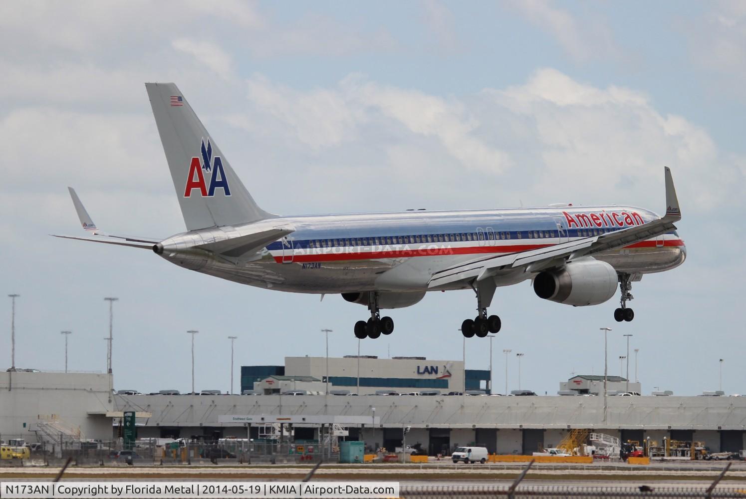 N173AN, 2002 Boeing 757-223 C/N 32399, MIA zx