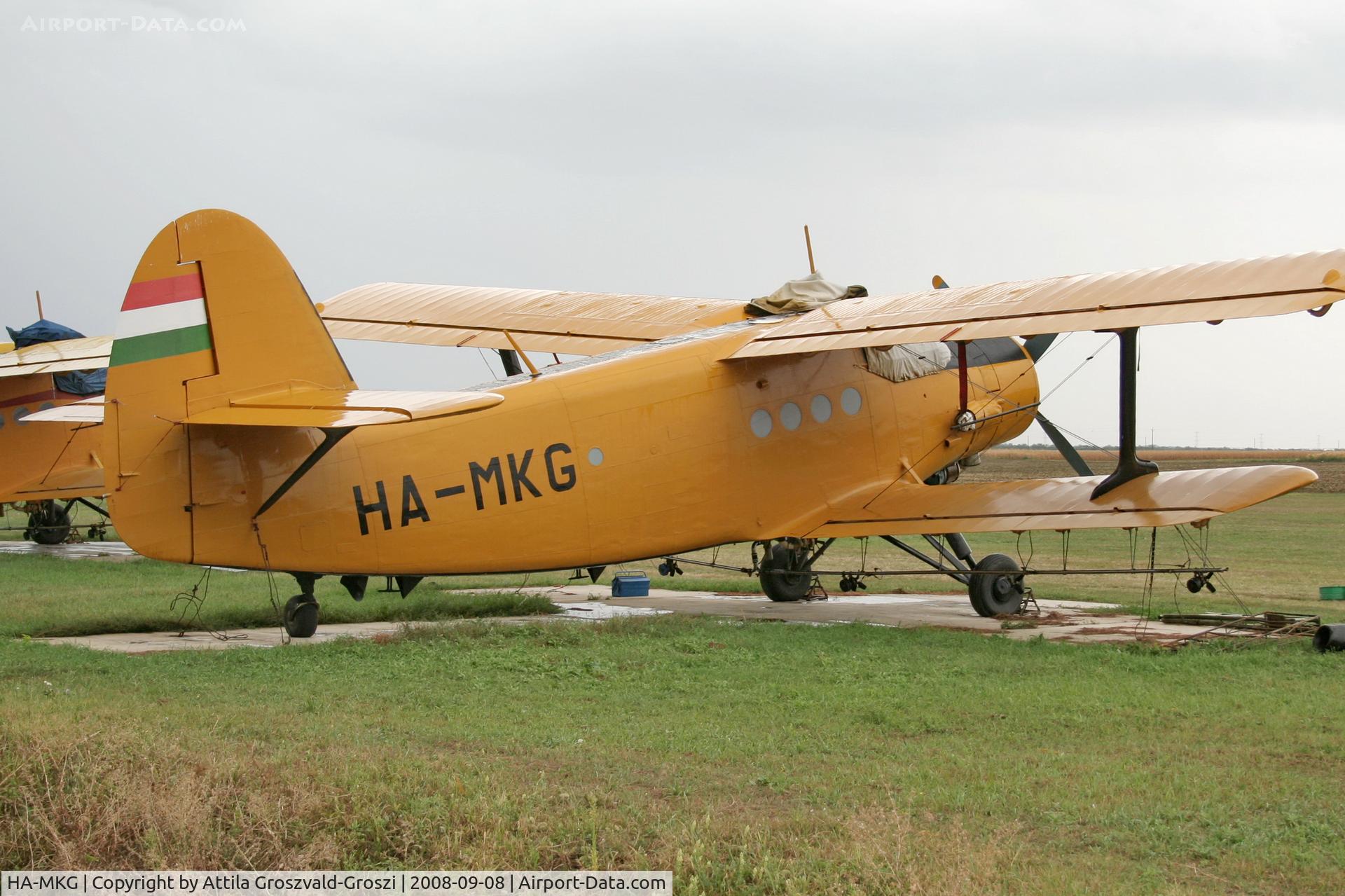 HA-MKG, 1974 PZL-Mielec AN-2R C/N 1G158-12, Telekgerendás off Airport, Hungary