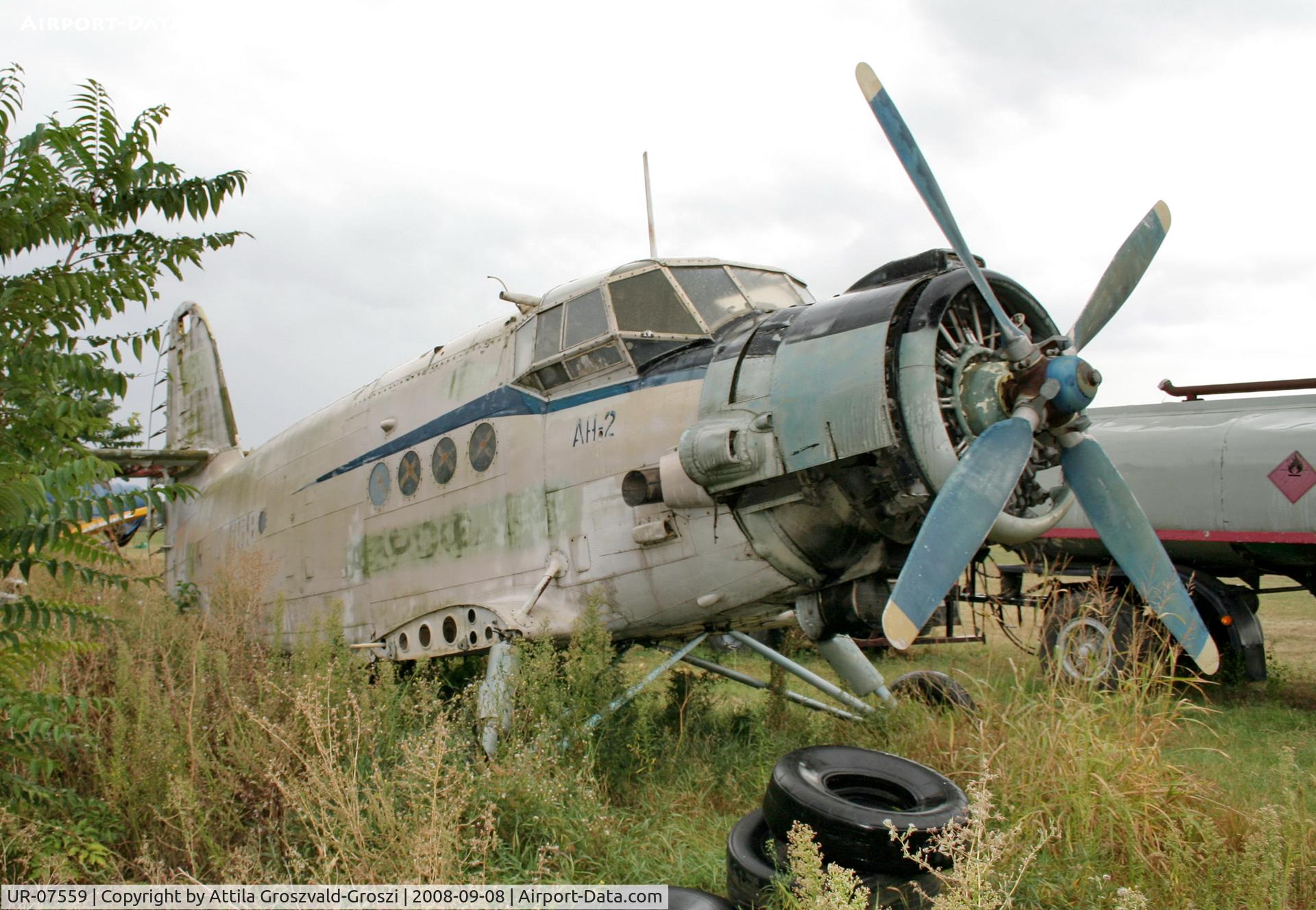 UR-07559, 1973 PZL-Mielec An-2R C/N 1G154-60, Telekgerendás off Airport, Hungary