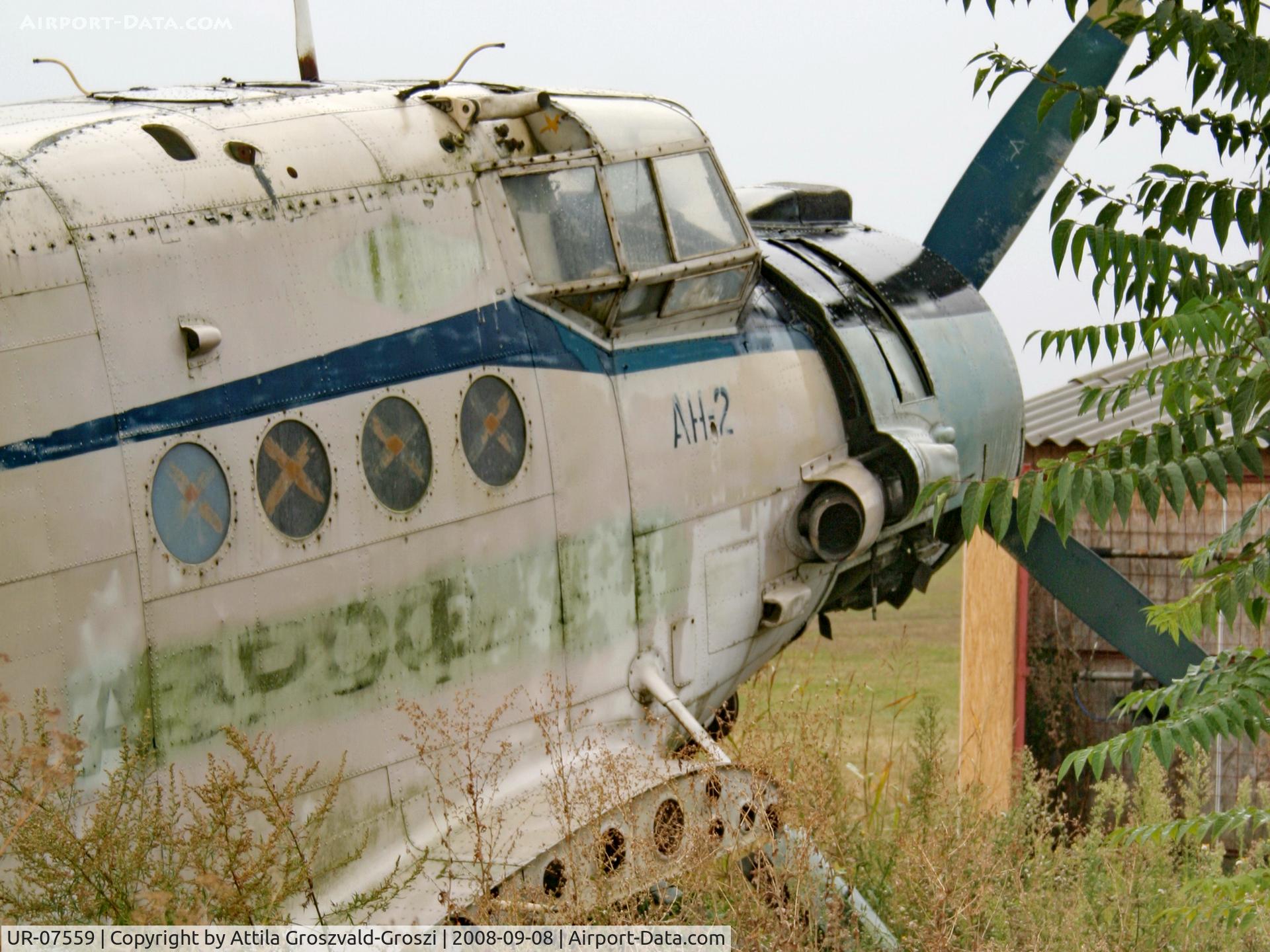 UR-07559, 1973 PZL-Mielec An-2R C/N 1G154-60, Telekgerendás off Airport, Hungary