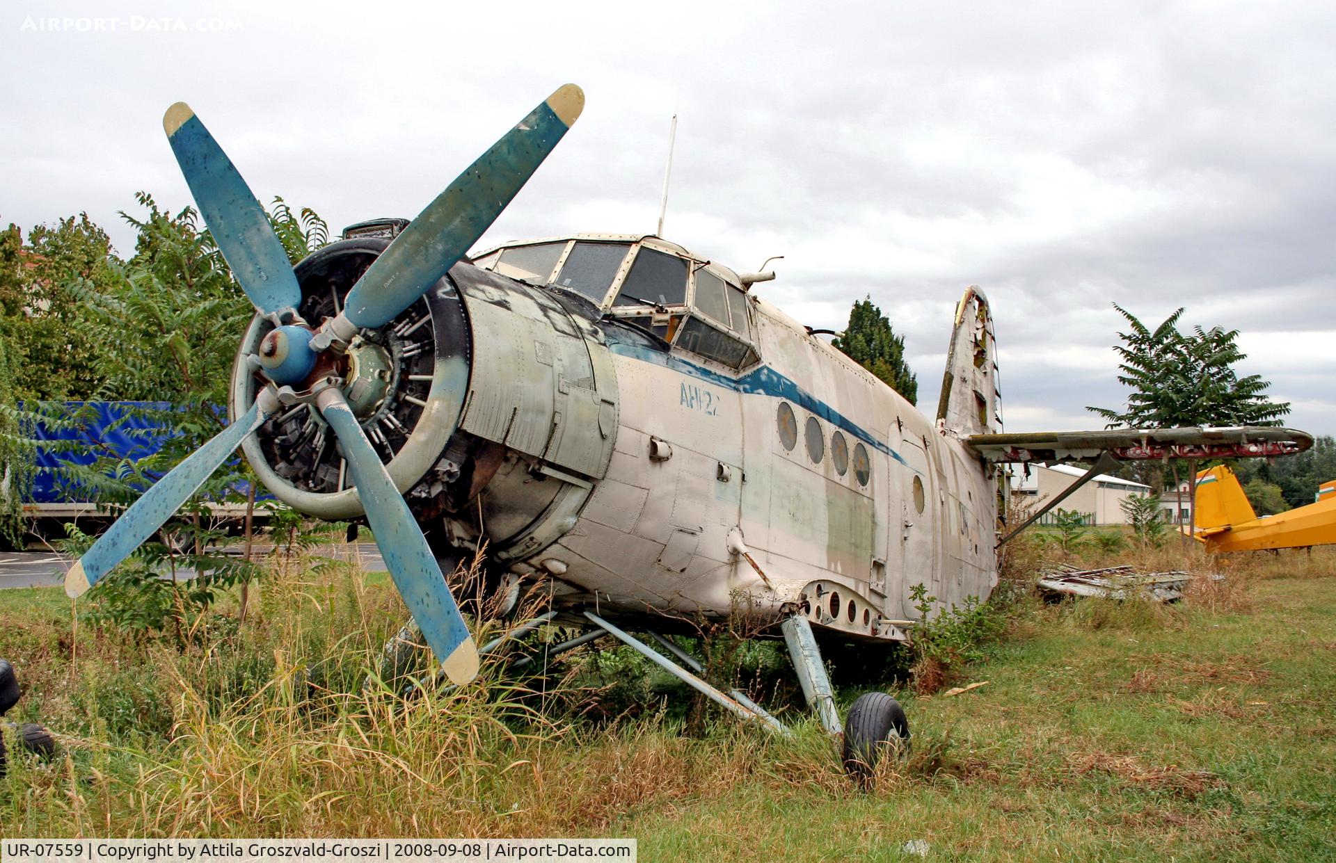 UR-07559, 1973 PZL-Mielec An-2R C/N 1G154-60, Telekgerendás off Airport, Hungary