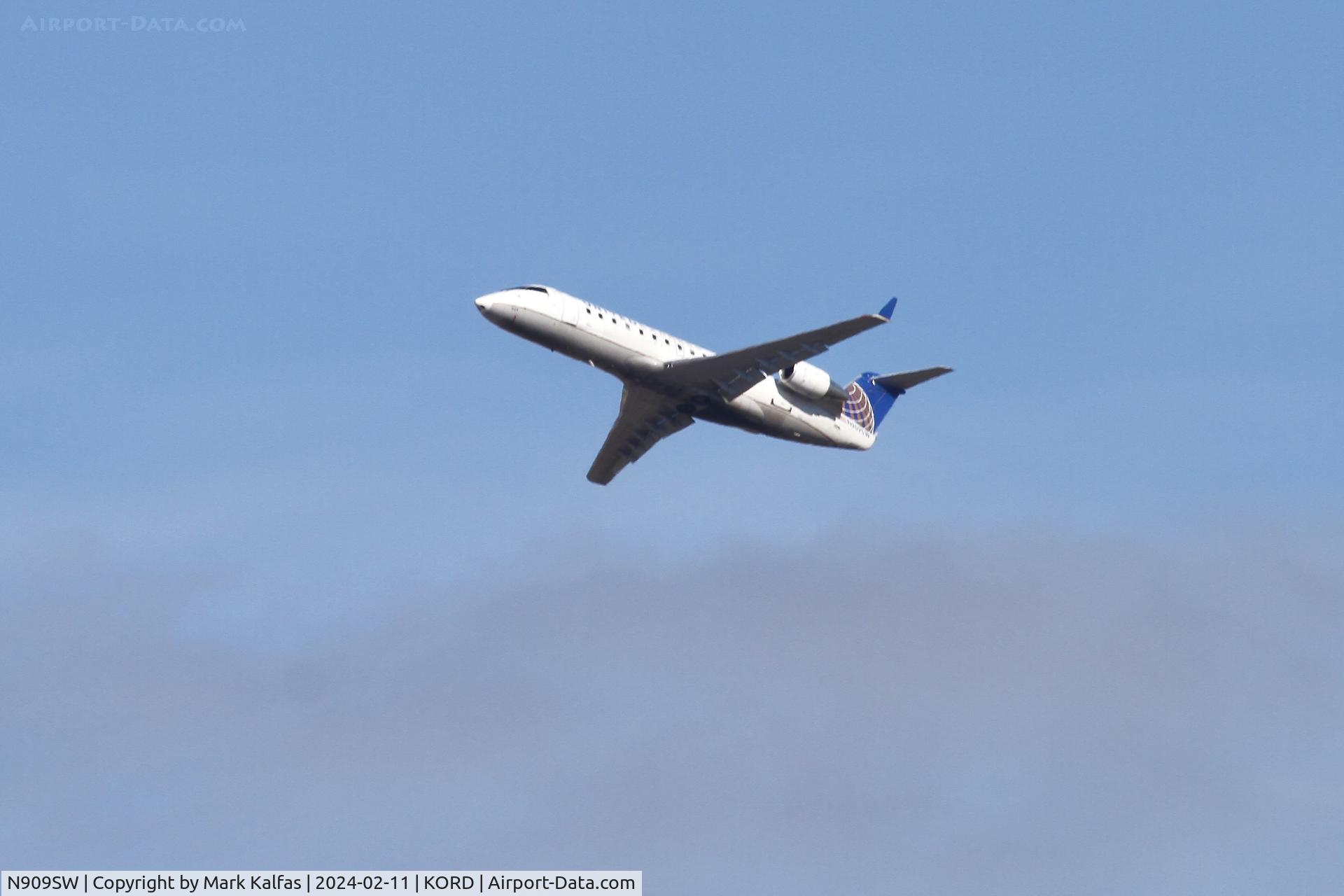 N909SW, 2001 Bombardier CRJ-200LR (CL-600-2B19) C/N 7558, CRJ2 SkyWest/United Express BOMBARDIER INC CL-600-2B19,N909SW SKW5533 DUL-ORD
