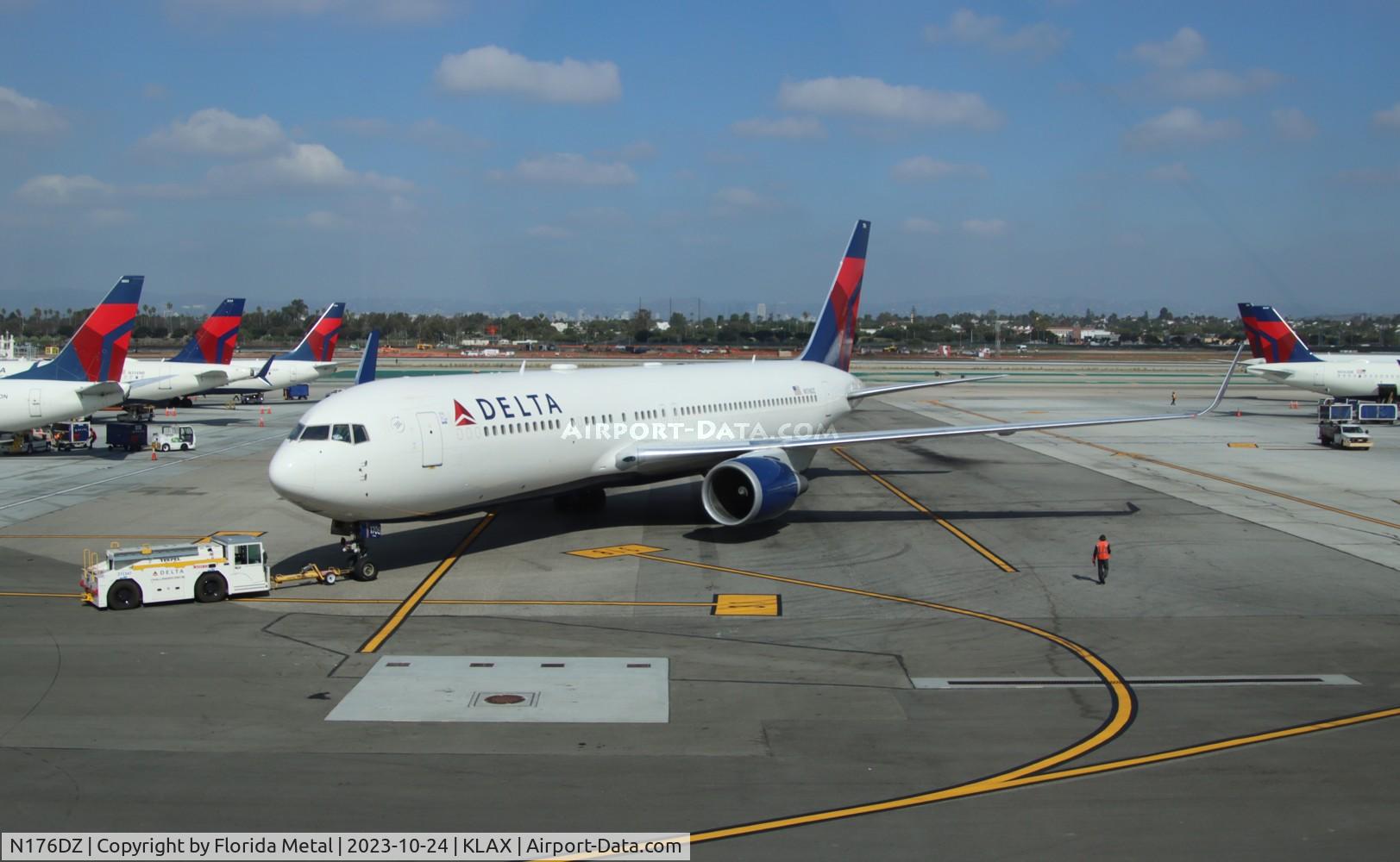 N176DZ, 1999 Boeing 767-332 C/N 29697, DAL 763 zx LAX-JFK