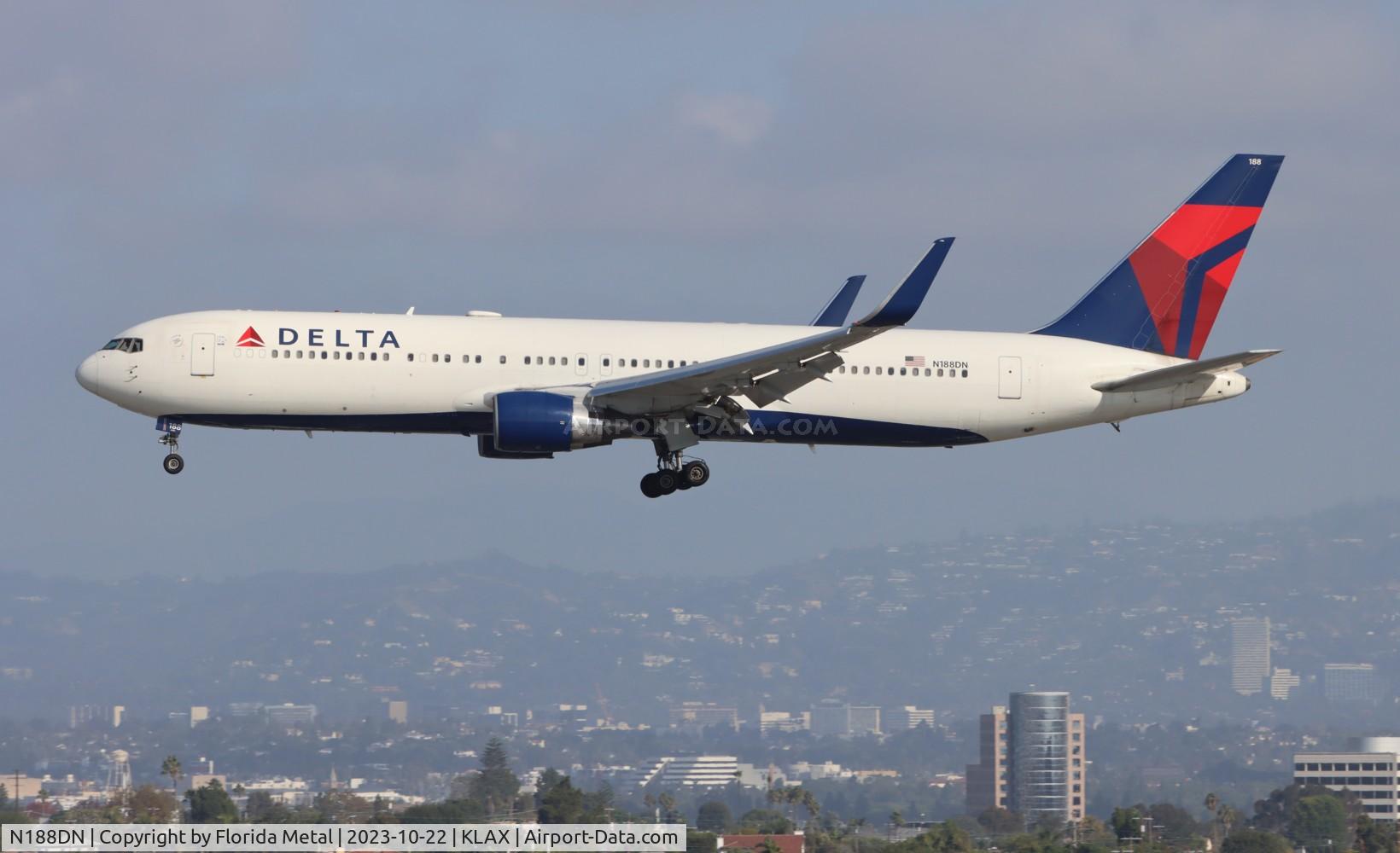 N188DN, 1996 Boeing 767-332 C/N 27583, DAL 763 zx JFK-LAX