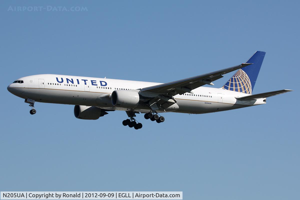 N205UA, 1999 Boeing 777-222 C/N 28714, at lhr