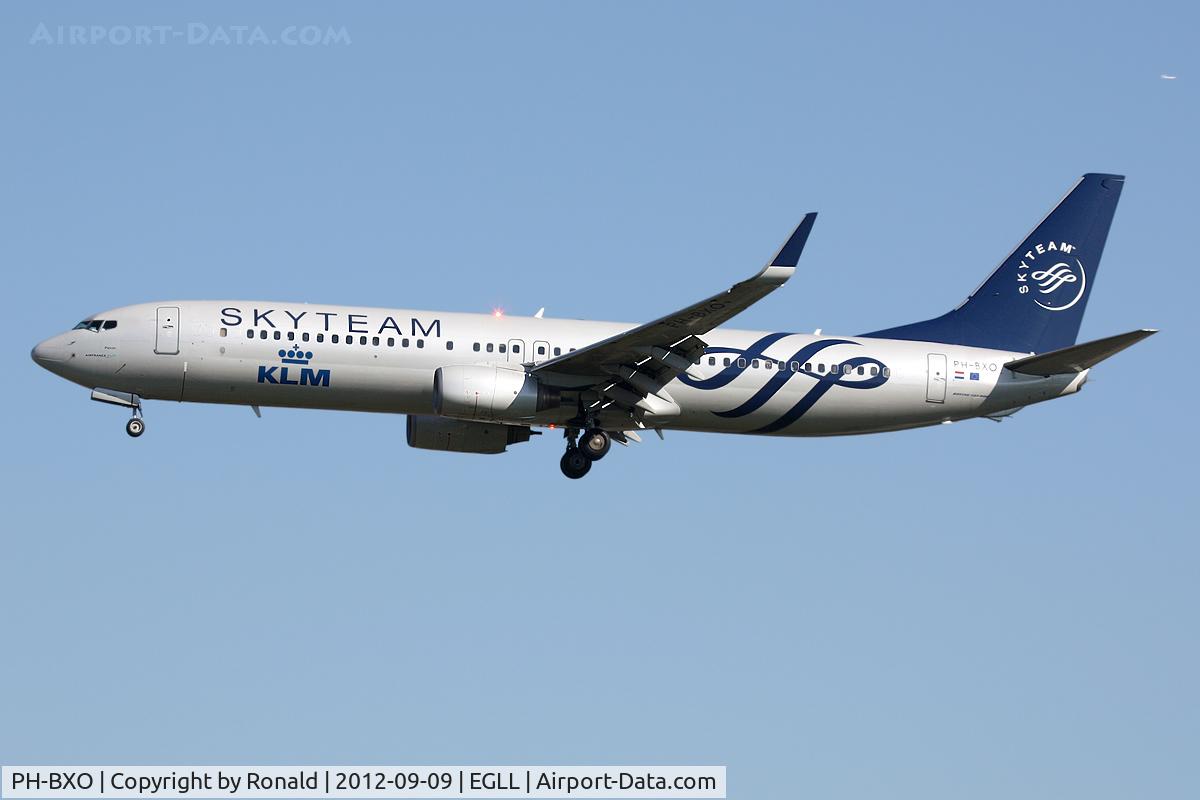 PH-BXO, 2001 Boeing 737-9K2 C/N 29599, at lhr