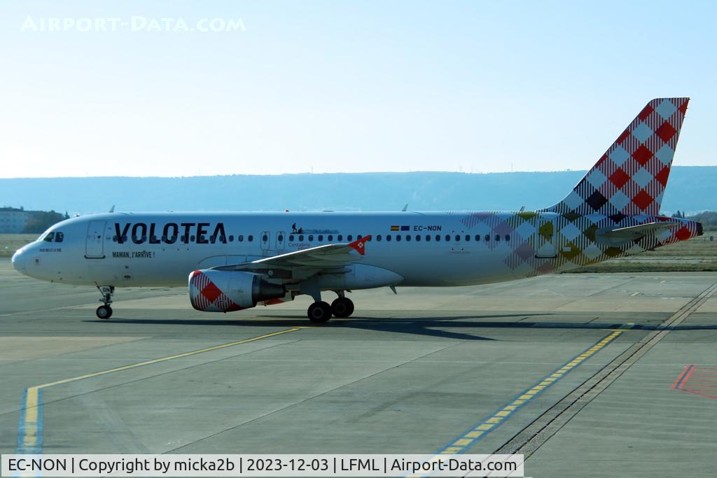 EC-NON, 2008 Airbus A320-216 C/N 3576, Taxiing