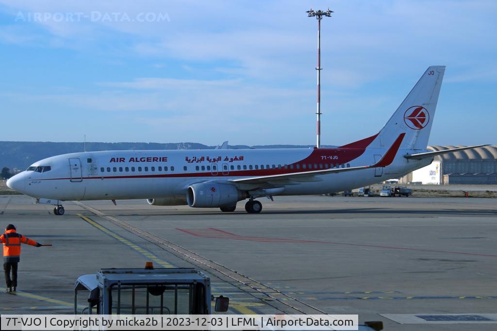 7T-VJO, 2001 Boeing 737-8D6 C/N 30207, Taxiing