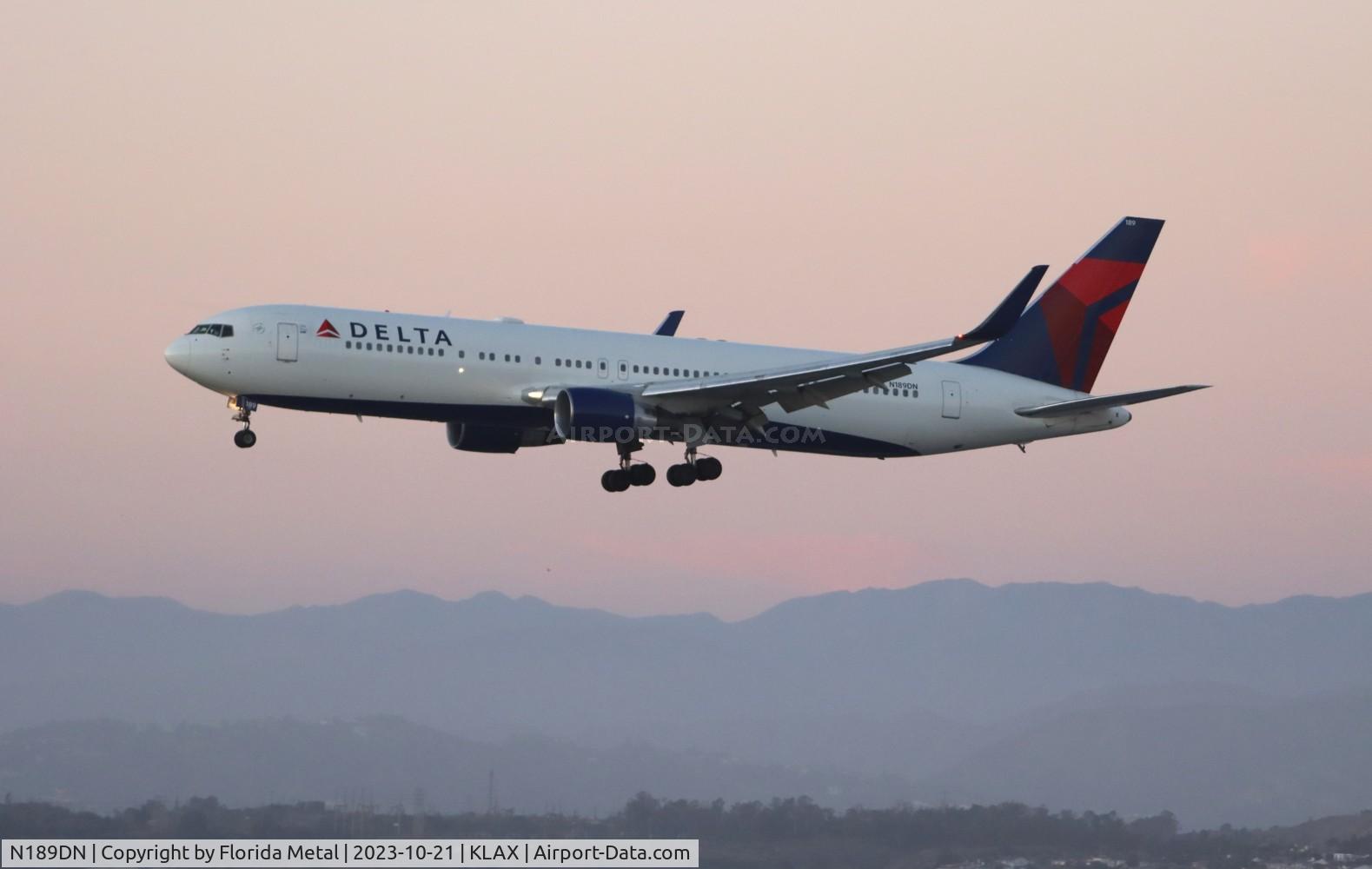 N189DN, 1996 Boeing 767-332 C/N 25990, DAL 763 zx JFK-LAX