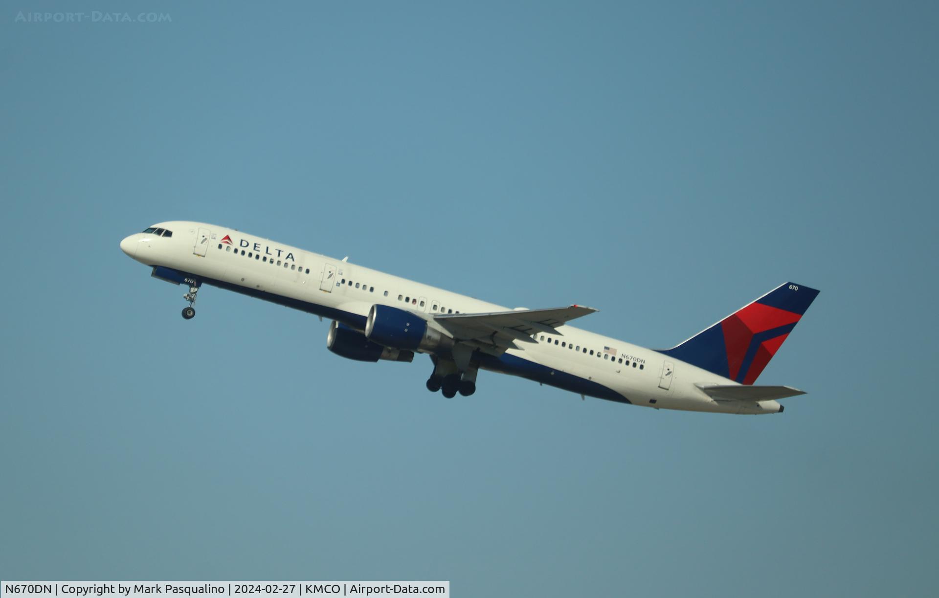 N670DN, 1992 Boeing 757-232 C/N 25331, Boeing 757-232
