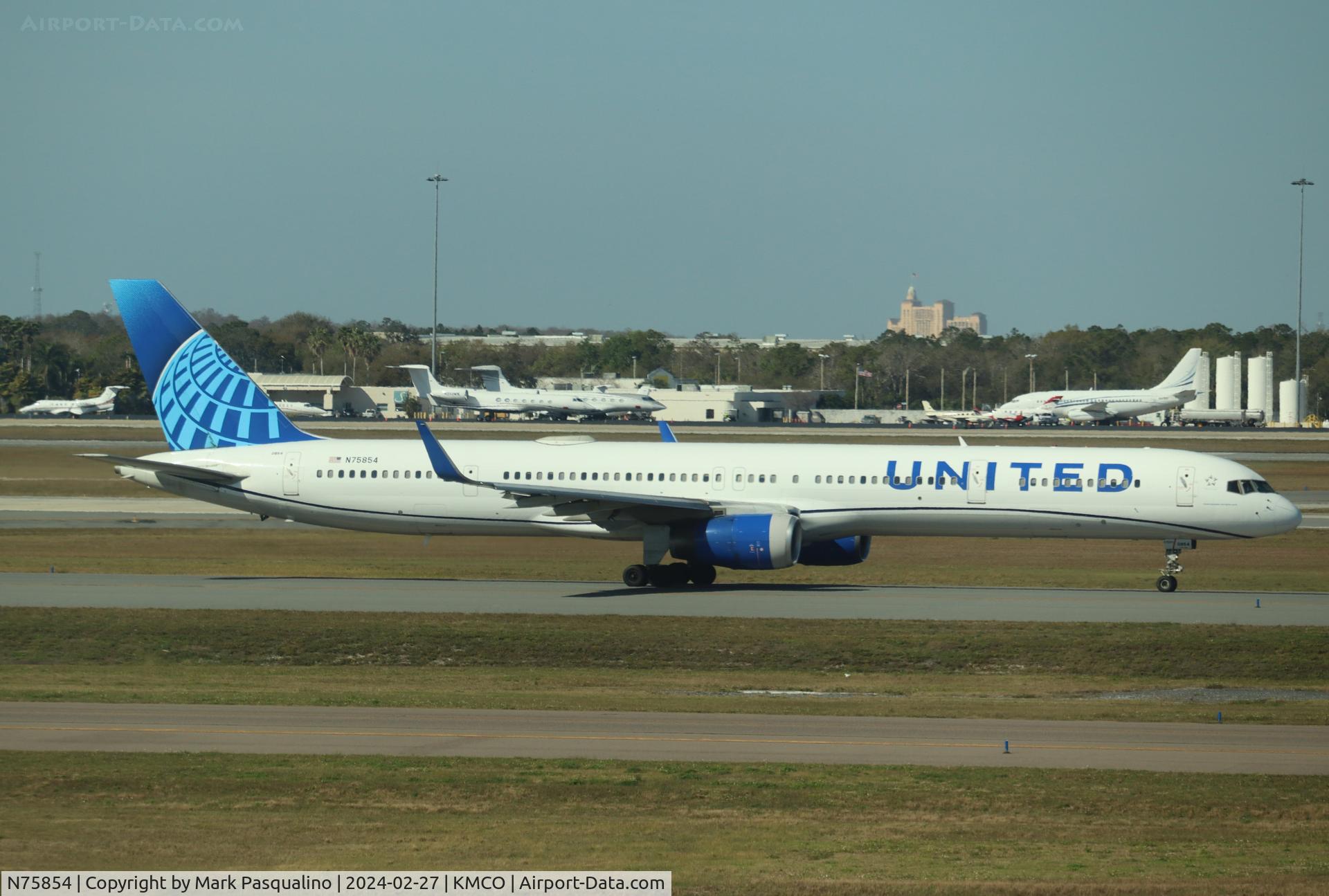 N75854, 2002 Boeing 757-324 C/N 32813, Boeing 757-324