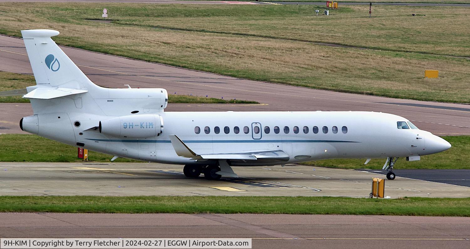 9H-KIM, Dassault Falcon 8X C/N 404, At Luton Airport