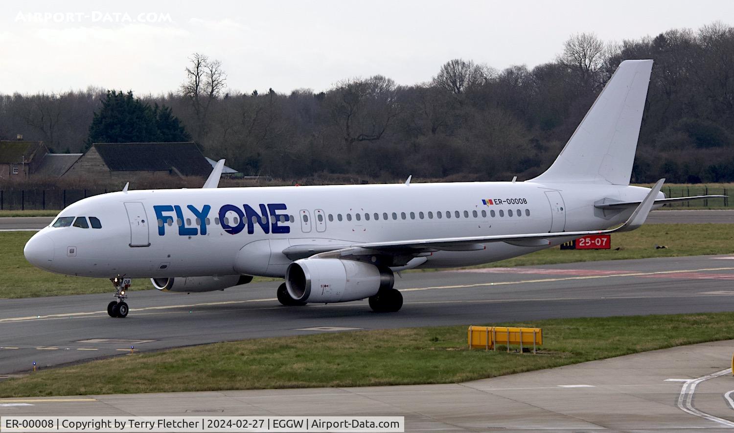 ER-00008, 2013 Airbus A320-233 C/N 5840, At Luton Airport