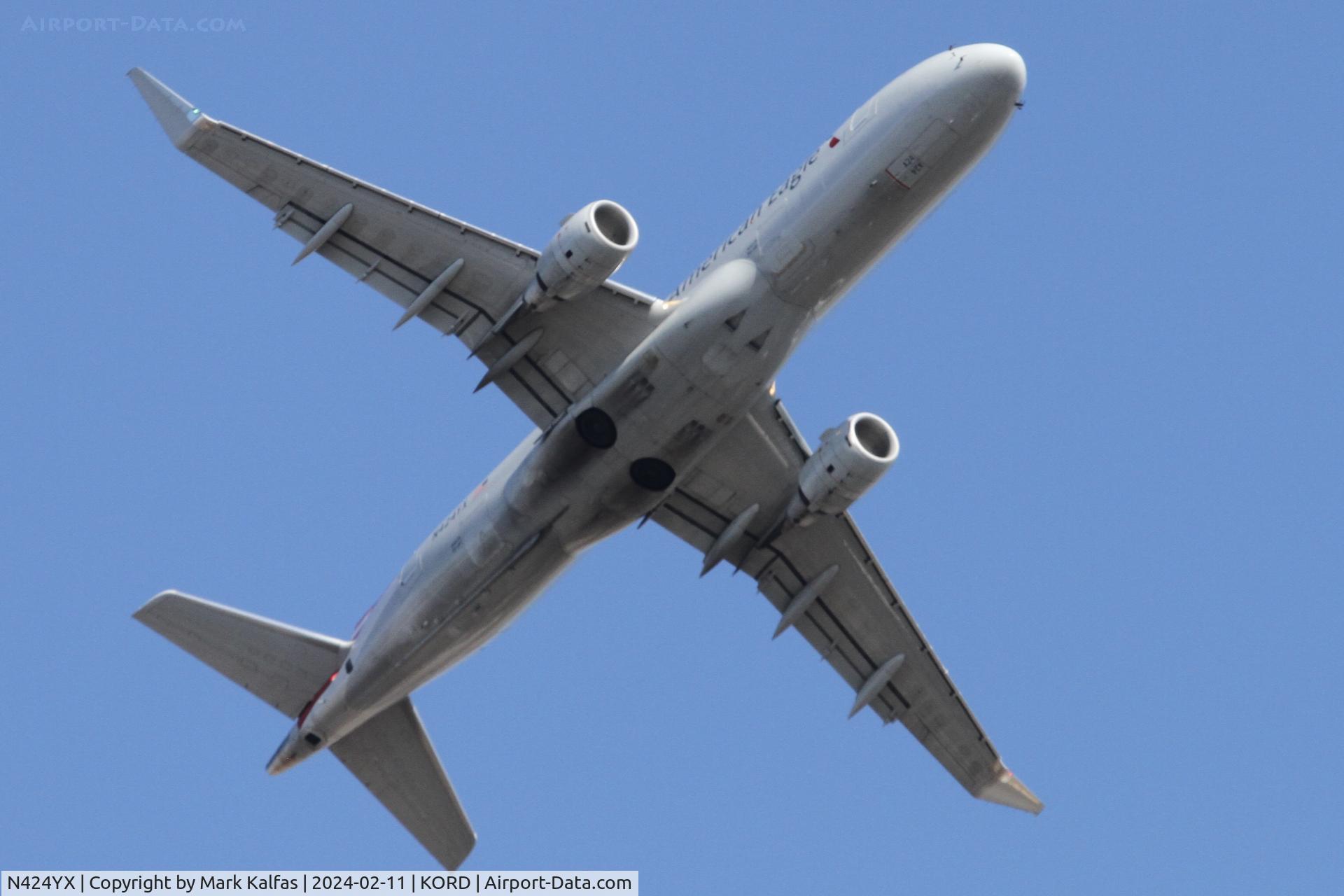 N424YX, 2014 Embraer 175LR (ERJ-170-200LR) C/N 17000393, E75L Republic Airways/American Eagle EMBRAER ERJ 170-200 LR N424YX RPA4357 ORD-MEM