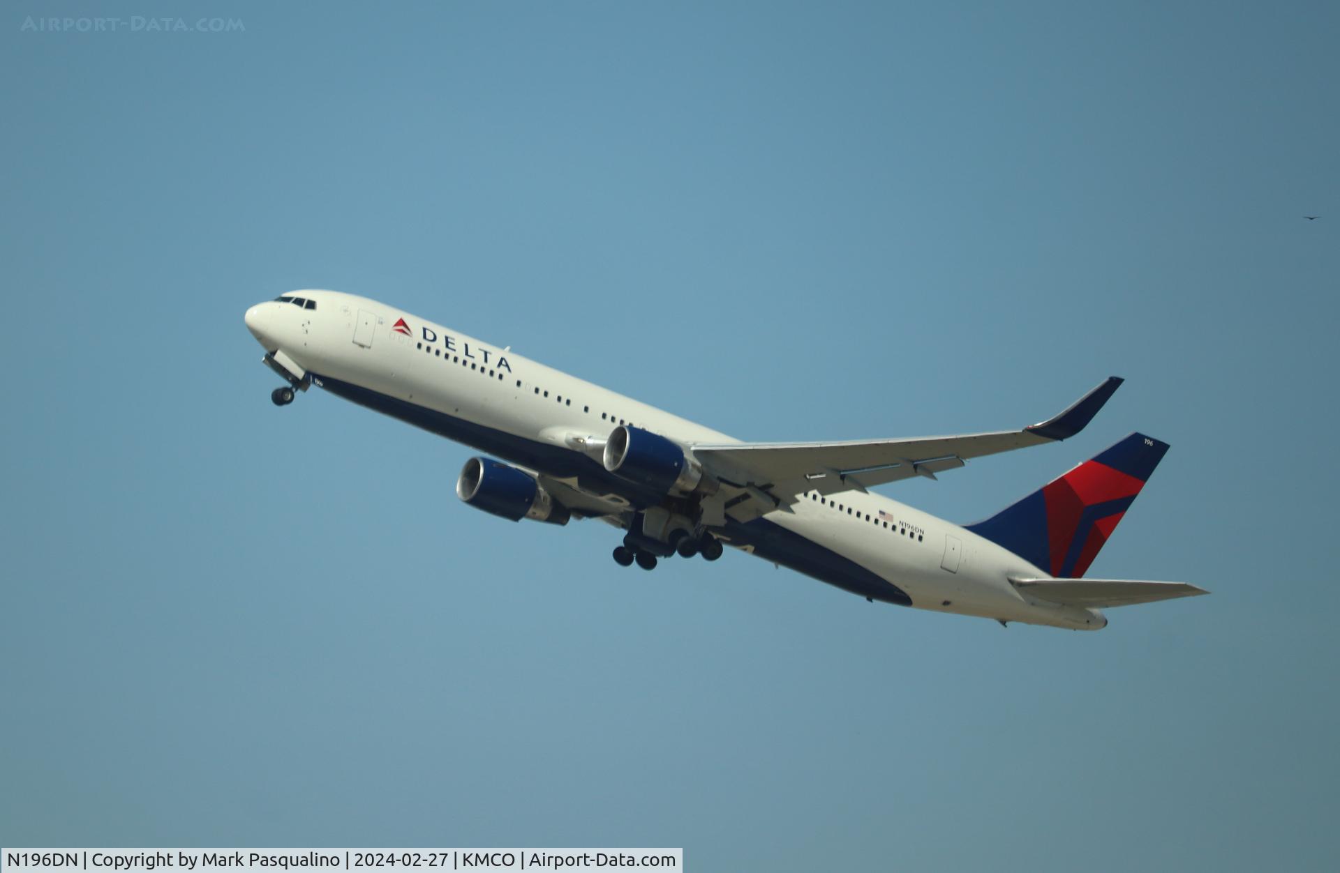N196DN, 1997 Boeing 767-332 C/N 28453, Boeing 767-332
