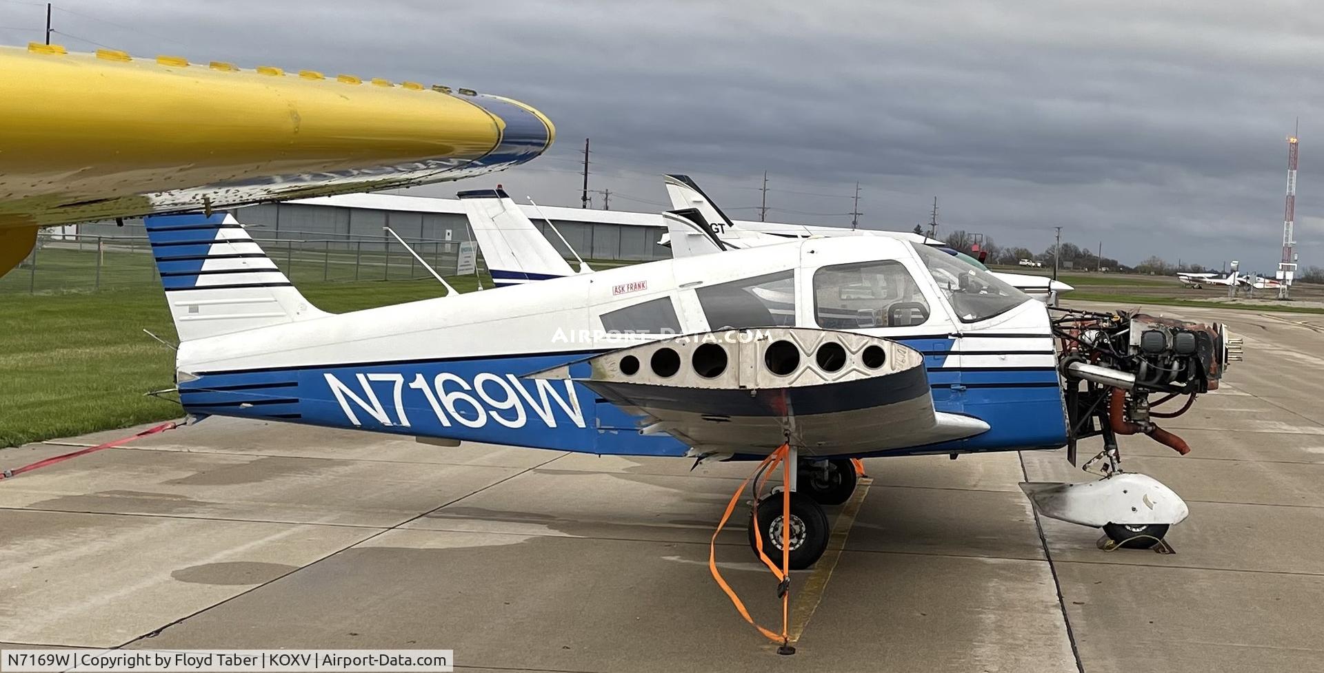 N7169W, 1963 Piper PA-28-180 C/N 28-978, TIED DOWN AT KNOXVILLE AVIATION
