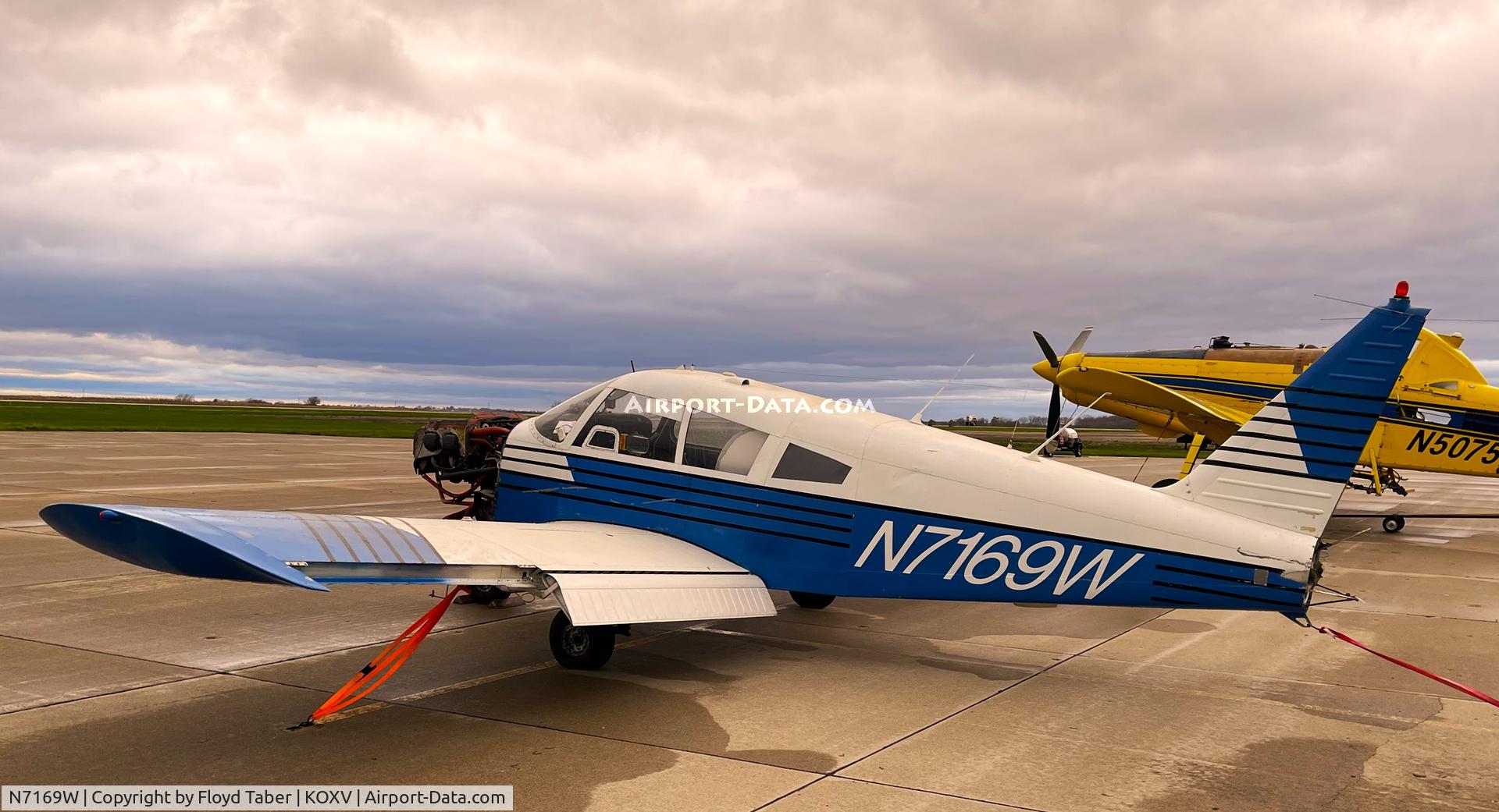 N7169W, 1963 Piper PA-28-180 C/N 28-978, TIED DOWN AT KNOXVILLE AVIATION
