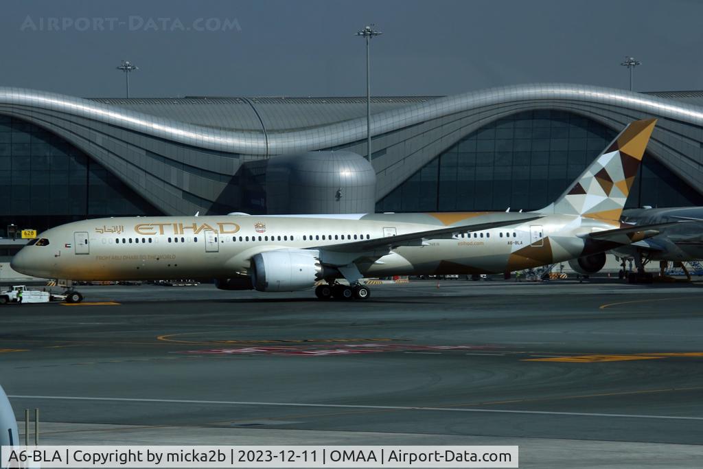 A6-BLA, 2014 Boeing 787-9 Dreamliner Dreamliner C/N 39646, Taxiing