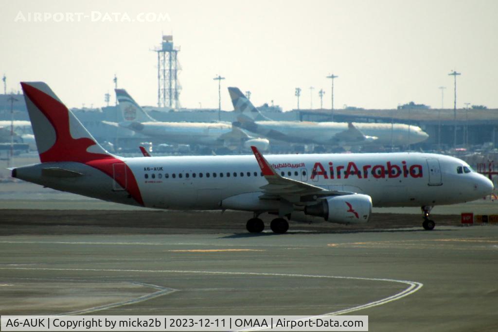 A6-AUK, 2013 Airbus A320-214 C/N 5665, Taxiing