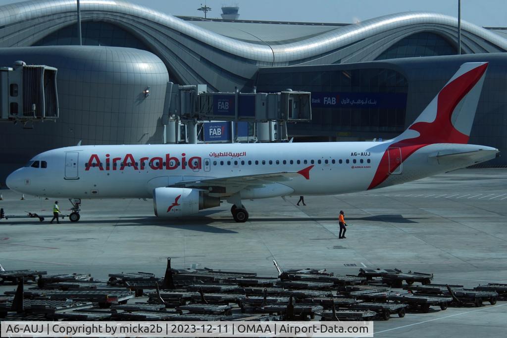 A6-AUJ, 2009 Airbus A320-214 C/N 3833, Taxiing