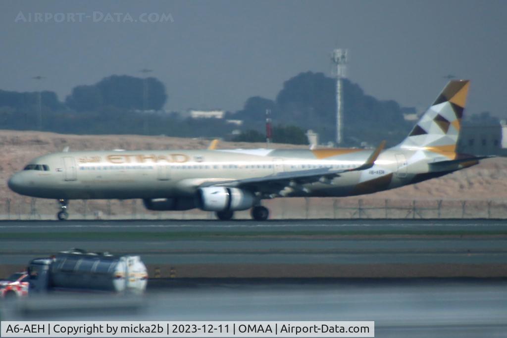 A6-AEH, 2015 Airbus A321-231 C/N 6760, Taxiing